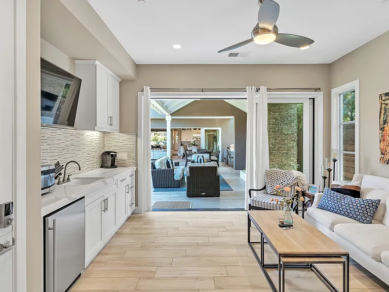 1127 Alameda Blvd — Photo 22