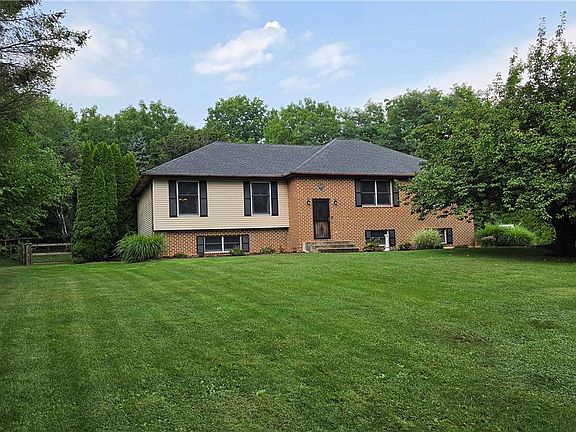 2nd image of 3733 Viewpoint Ct