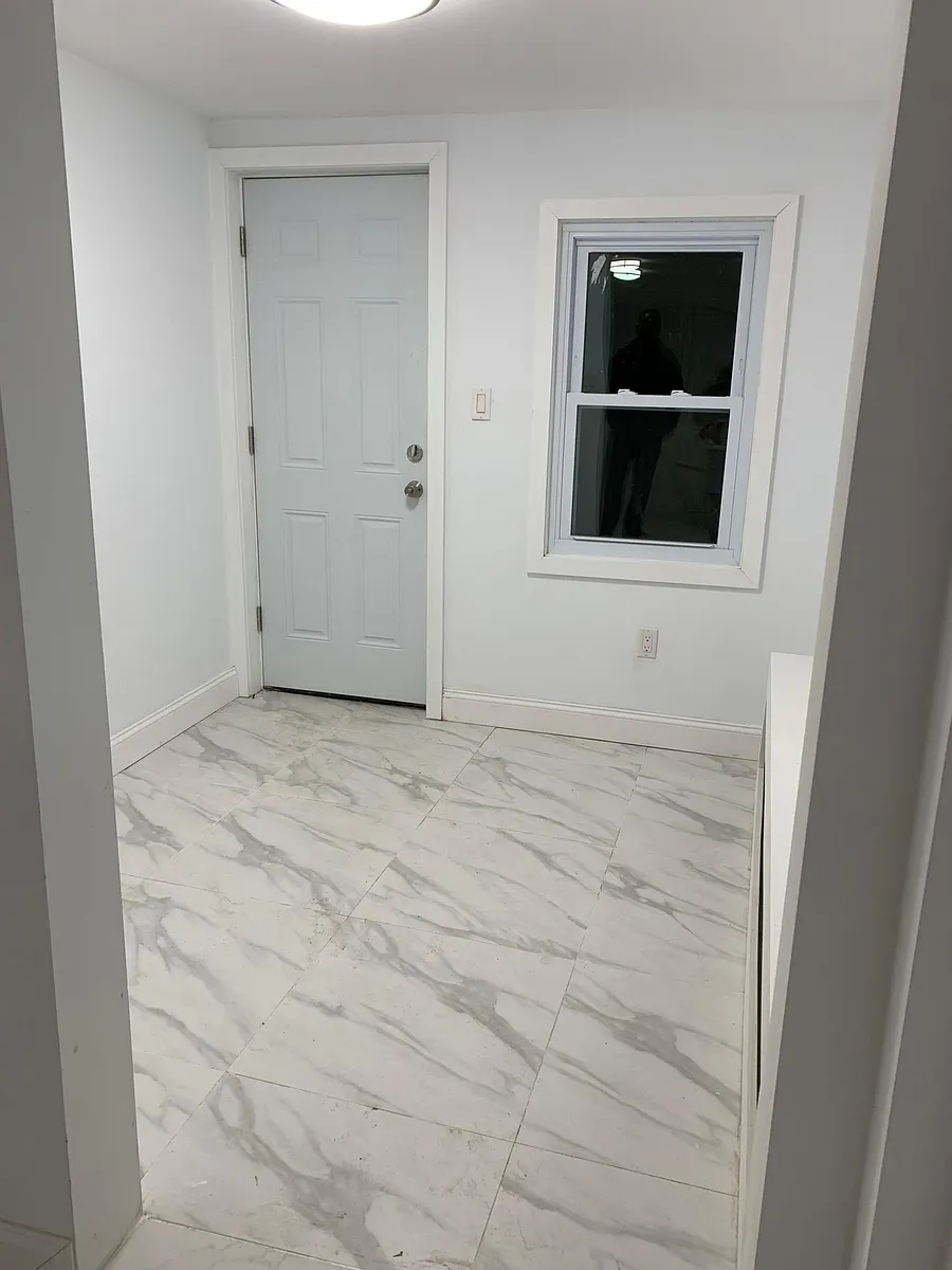 Entrance room - 73 Woodvale Ave #1