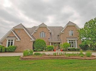 6747 Fieldstone Dr, Burr Ridge, IL 60527