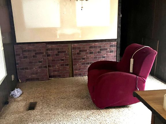 2nd image of 2792 Wallow Hole Rd