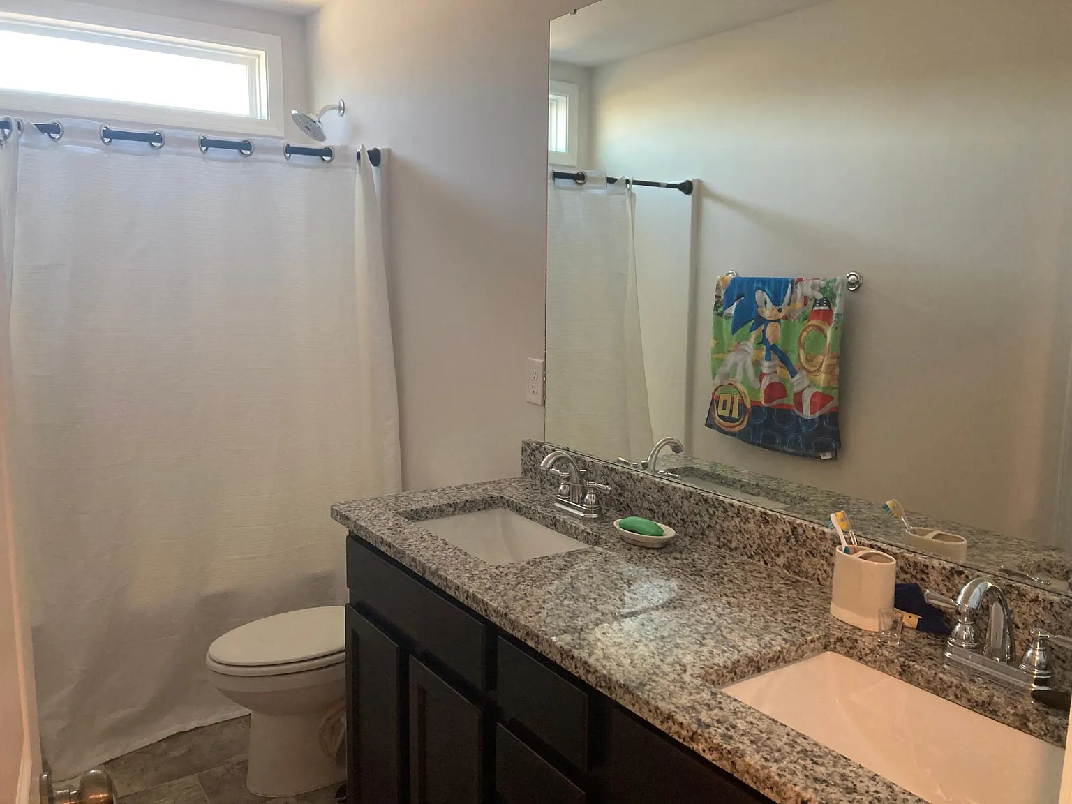 4 bed, 2810 sqft, $2,650 — Photo 2