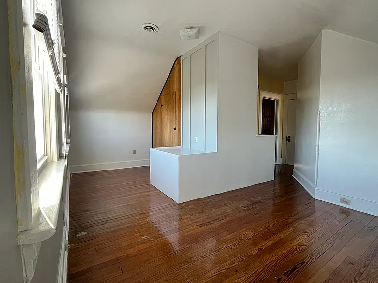 2703 E Strathmore Ave #300 — Photo 5