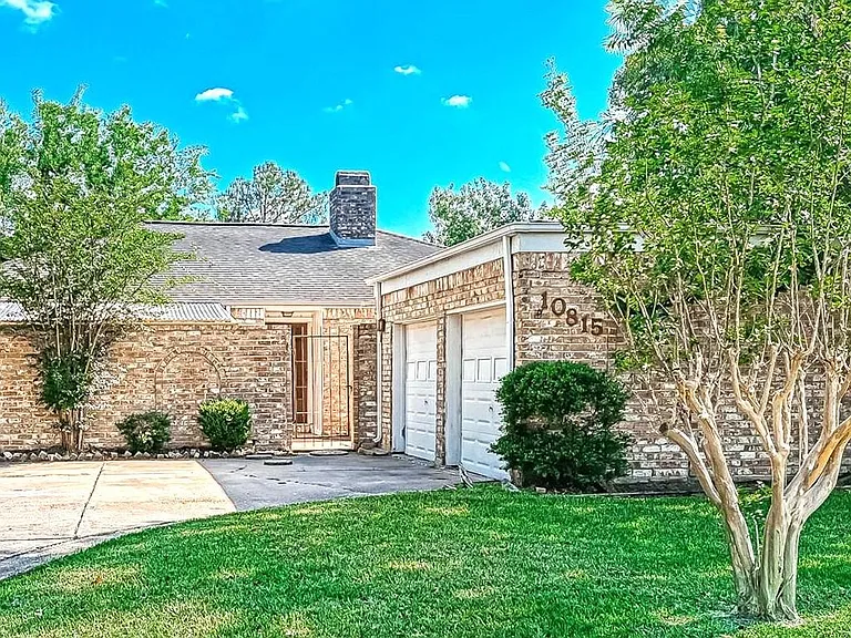 10815 Riderwood Dr — Photo 1