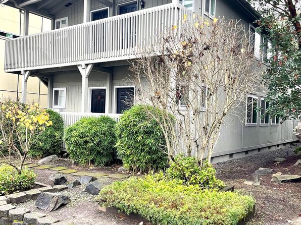 907 SW Holden St APT 4