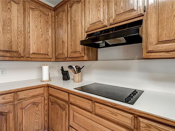 4th image of 113 Marseille Dr
