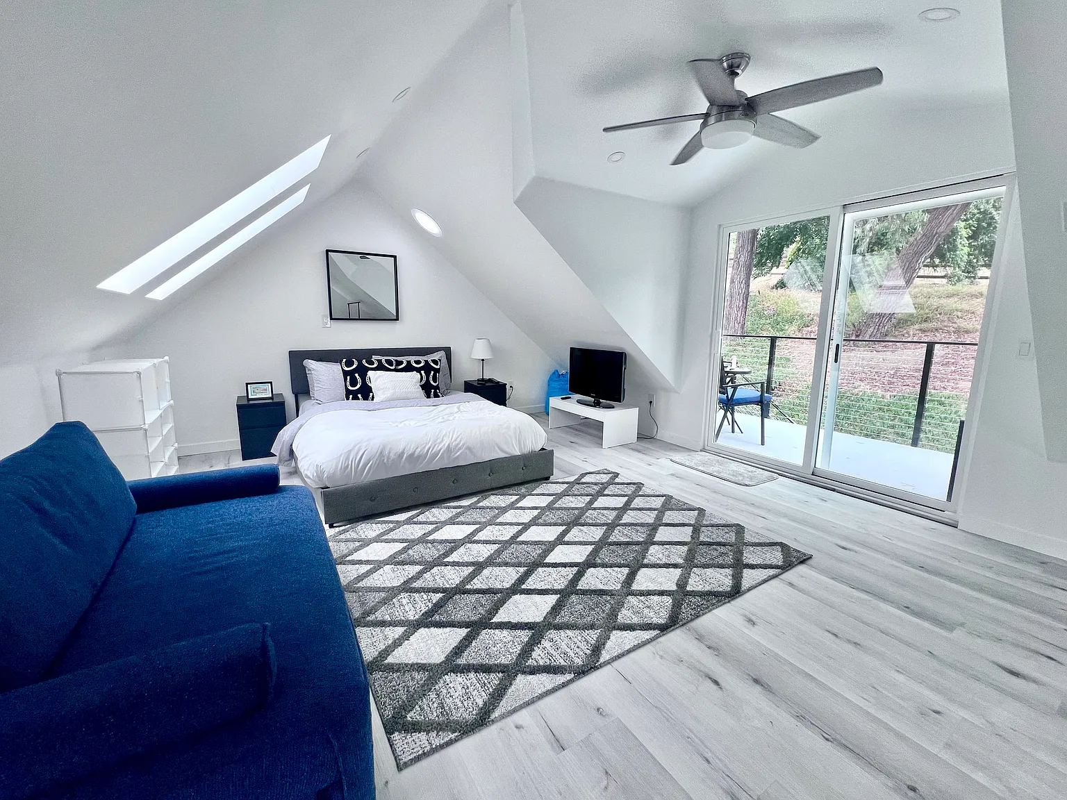 1505 San Dieguito Dr — Photo 2