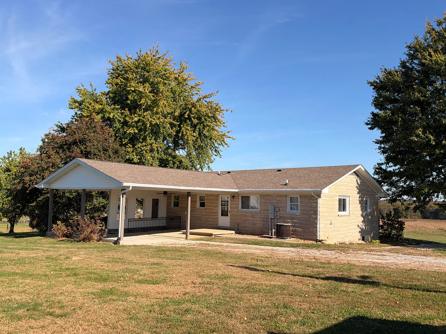3 bed, 1400 sqft, $1,500 — Photo 2