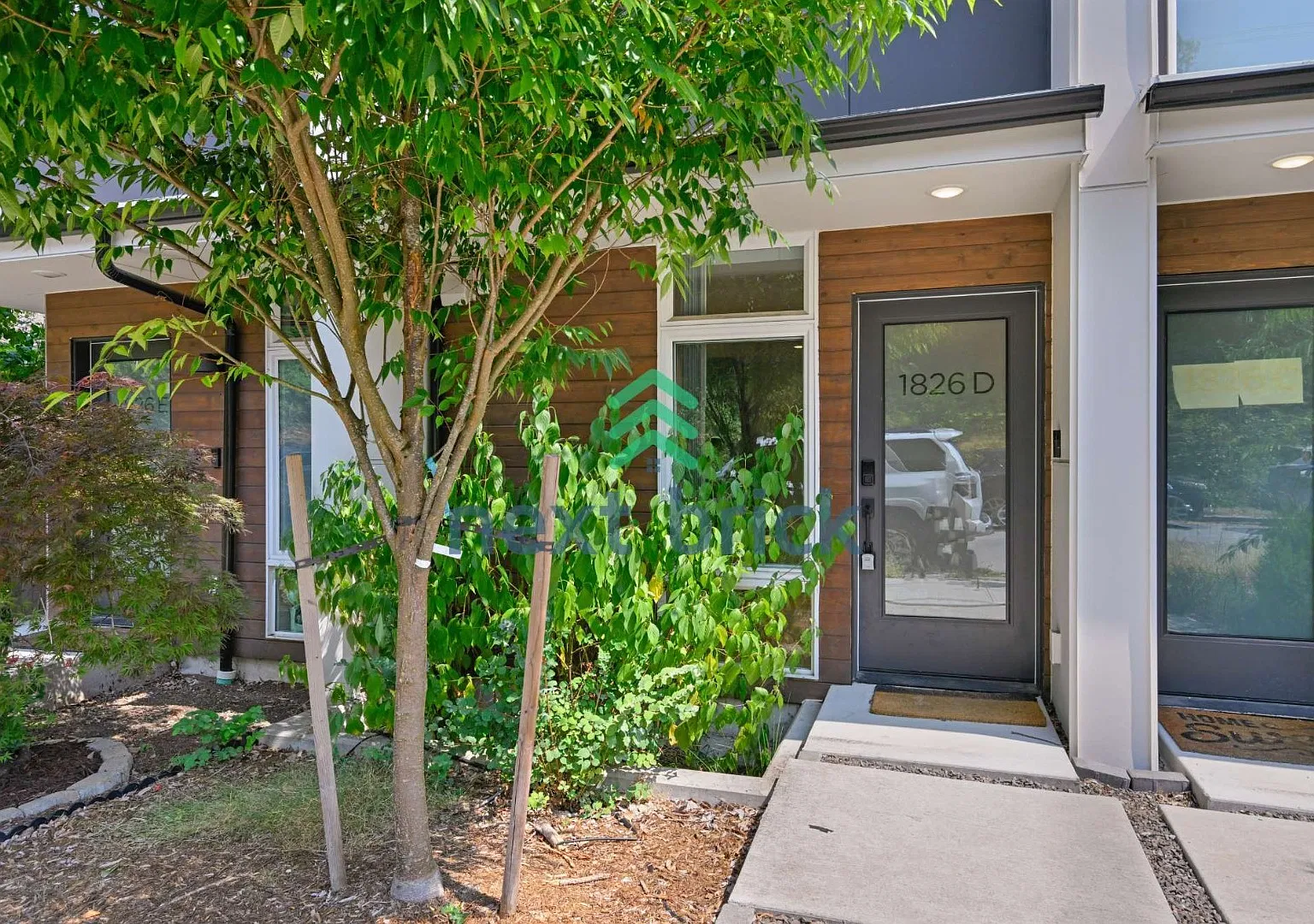 "Charming 3-Bedroom Townhouse Oasis in Heart of Seattle Spacious 1460 Sq Ft with 2 Full Baths!" — Photo 3