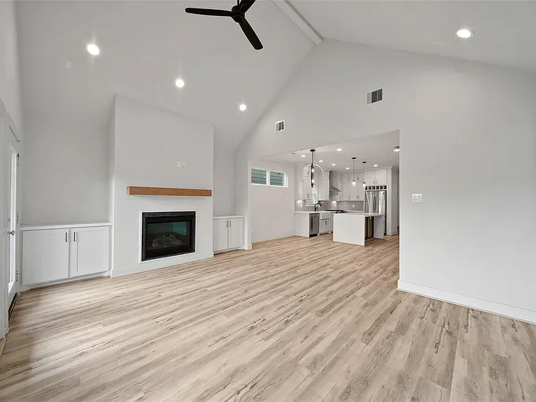 3322 Delhi St — Photo 8
