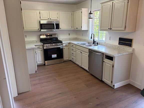 3rd image of 1700 Chelsea Dr