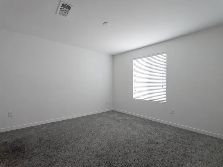 902 Bronzite St — Photo 2