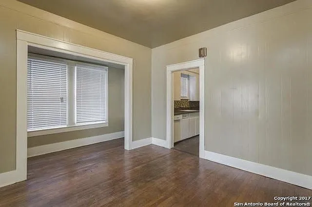 Dining room with bonus nooks