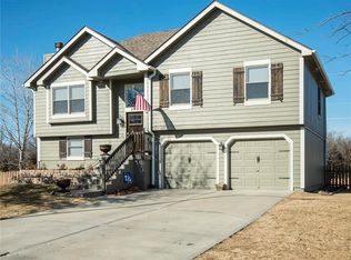 8750 Thompson Dr, De Soto, KS 66018