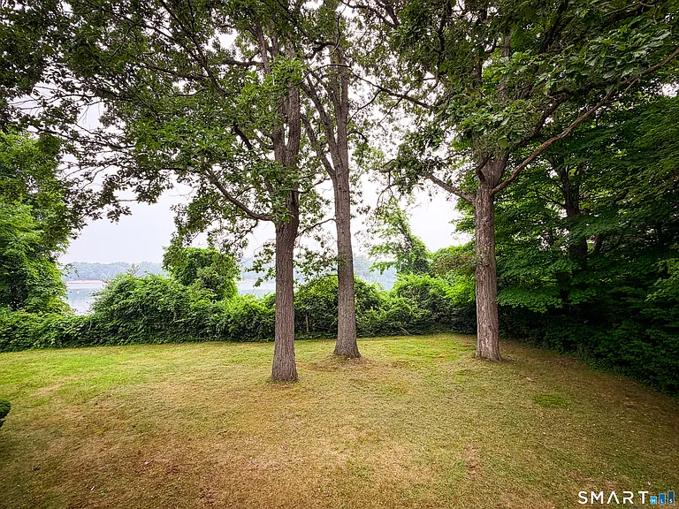 14 Greenbriar Dr #F — Photo 16