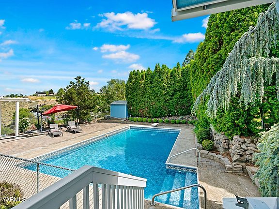 4th image of 1010 Prospect Way