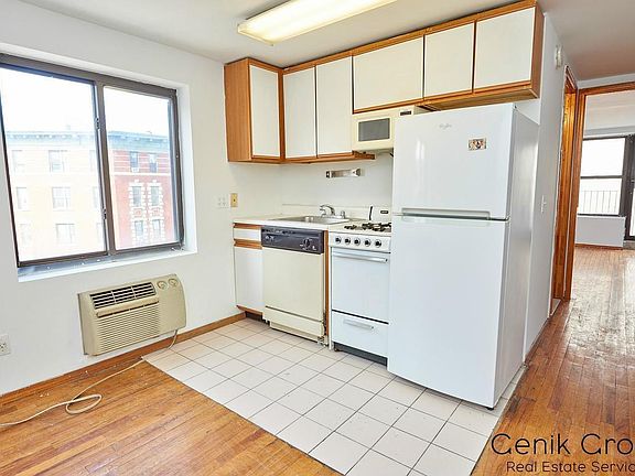 4th image of 27 7th Ave S APT 4A
