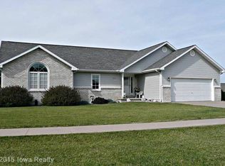 1930 W Jackson St, Knoxville, IA 50138