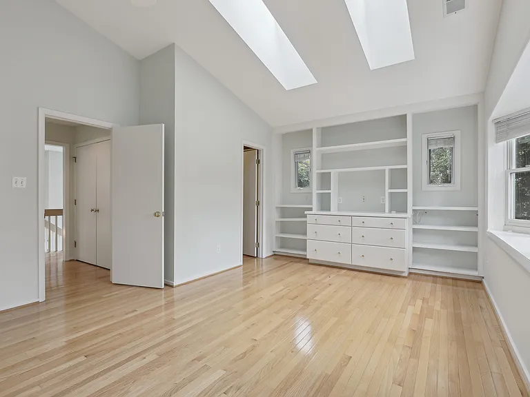 1226 Providence Ter — Photo 13
