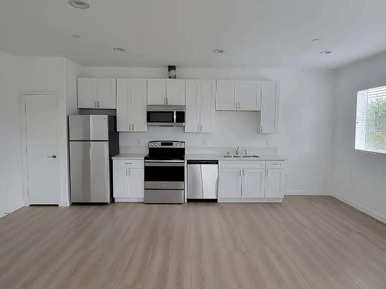 12017 Bradfield Ave #101 — Photo 2