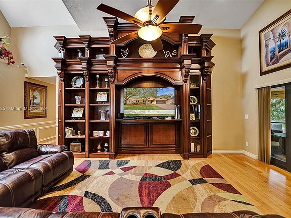 5th image of 1910 E Oak Knoll Cir