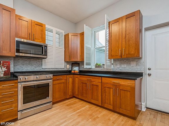 2nd image of 2024 N Clifton Ave #2