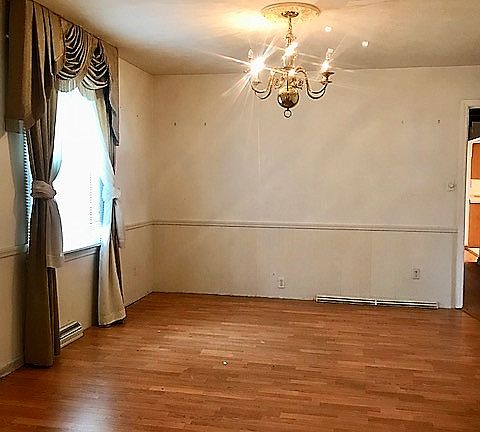 4th image of 580 Gilbert Dr