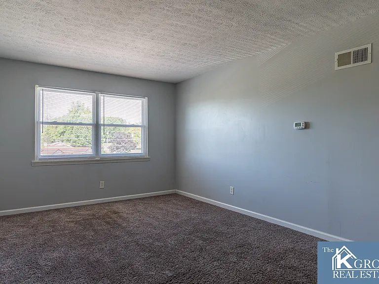 608 N Woodland Dr #9 — Photo 4