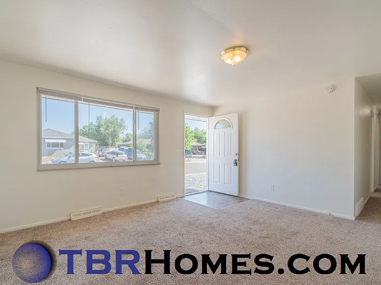 2340 W Harvard Ave — Photo 3
