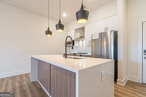 112 Rogers St NE #601 Photo 1