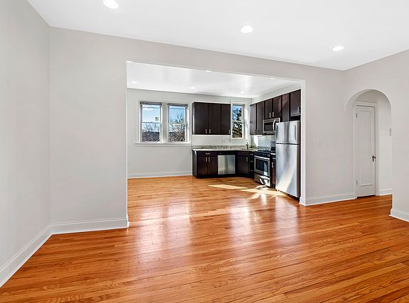 5th image of 3411 W Balmoral Ave #2