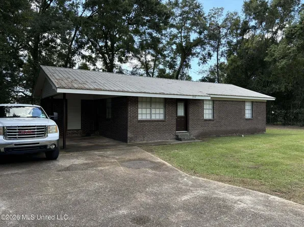 3312 McNair Dr, Moss Point, MS 39563