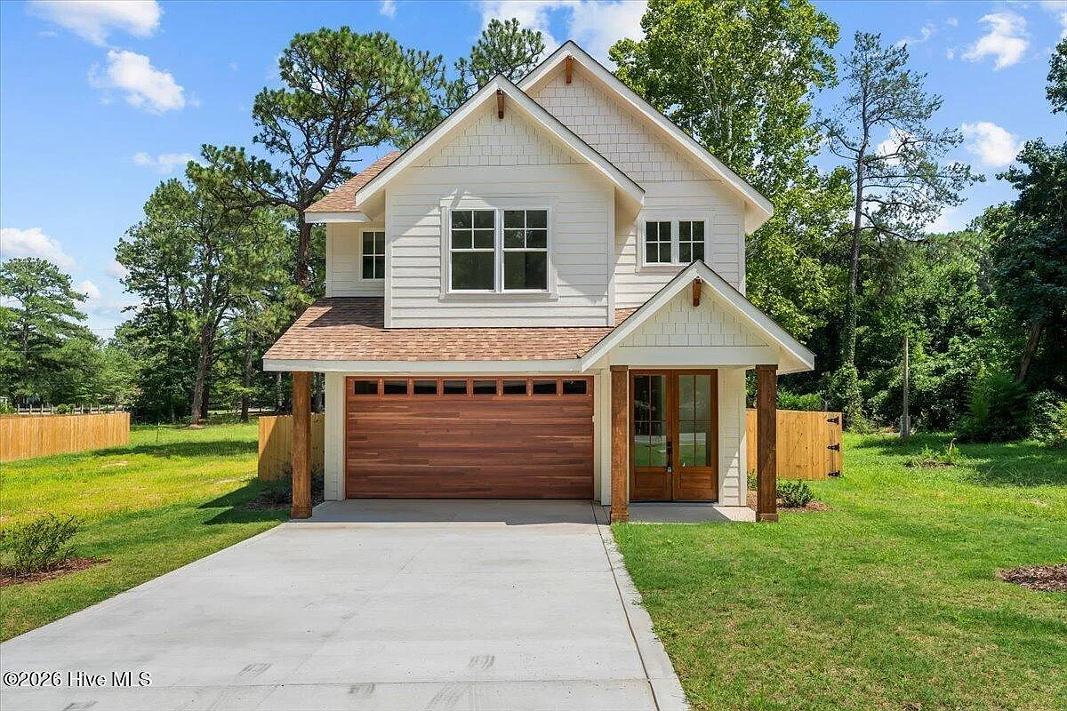 3 bed, 2.5 bath, 2018 sqft, $2,650 — Photo 1