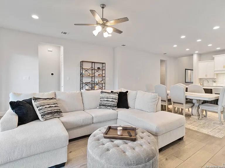 149 Red Oak Ln — Photo 4