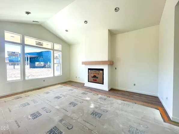 351 E Diamond Peak Ave, Sisters, OR 97759