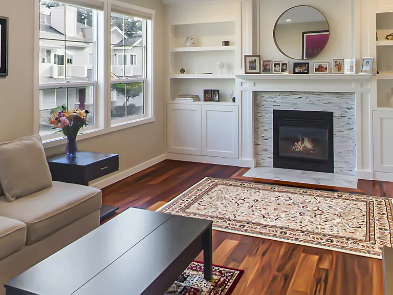 Inviting livingroom with gas fireplace