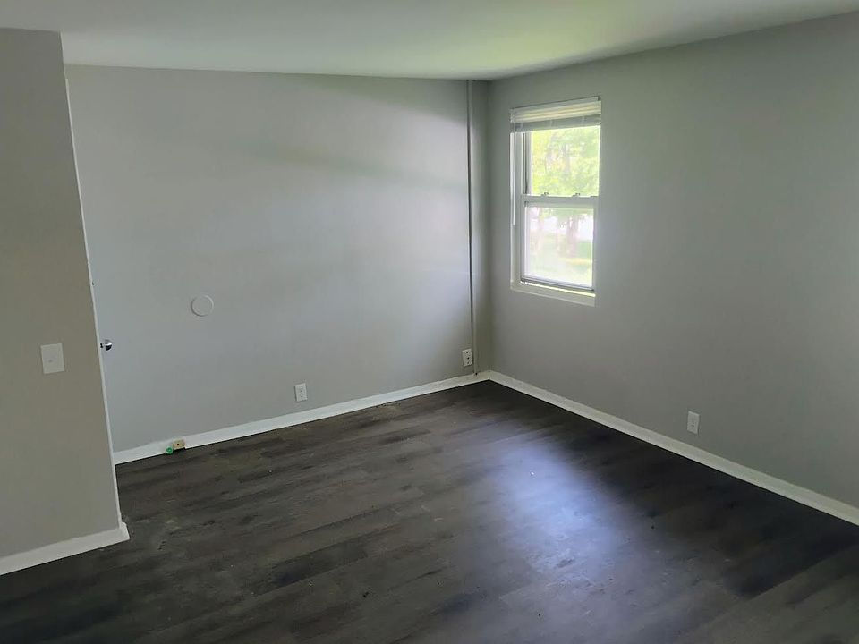 1st image of 51 Mast Rd #5