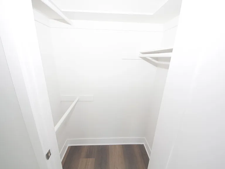 Shelby Expo Apts. — Photo 9