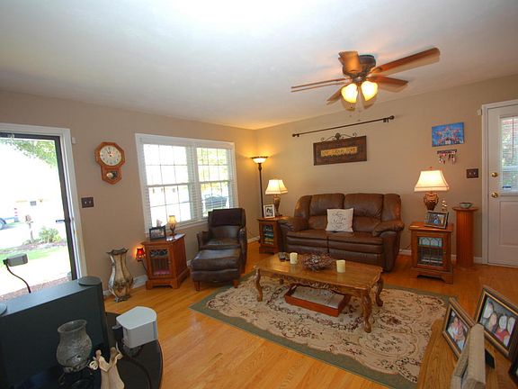 3rd image of 4747 Long Acre Dr NE