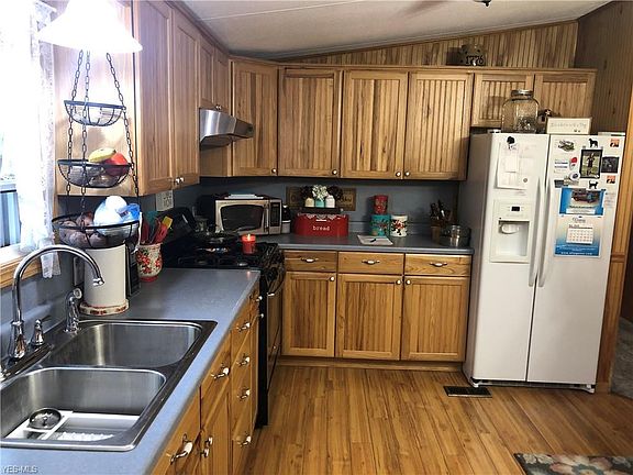 3rd image of 900 Allen Ln SE