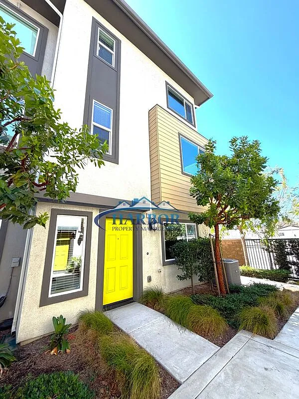 4 bed, 3.5 bath, 2119 sqft, $4,299 — Photo 1