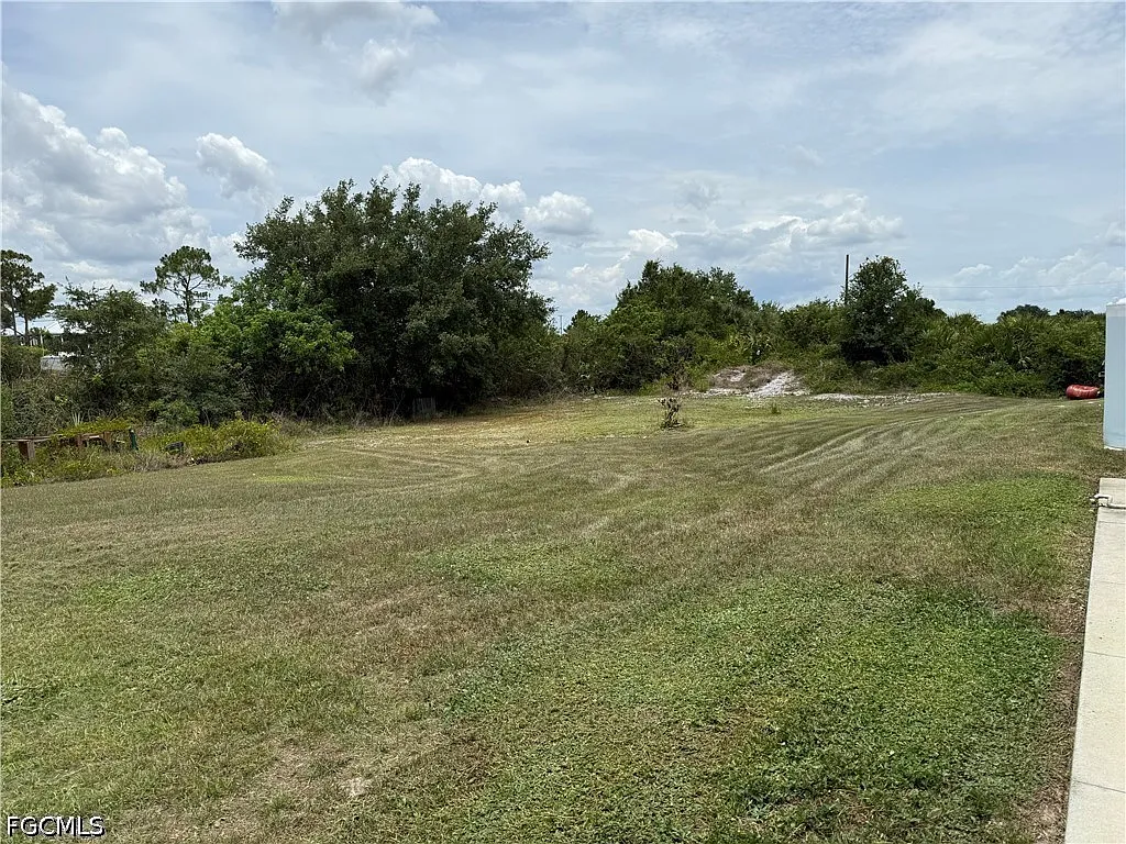 3 bed, 2.0 bath, 928 sqft, $1,750 — Photo 2