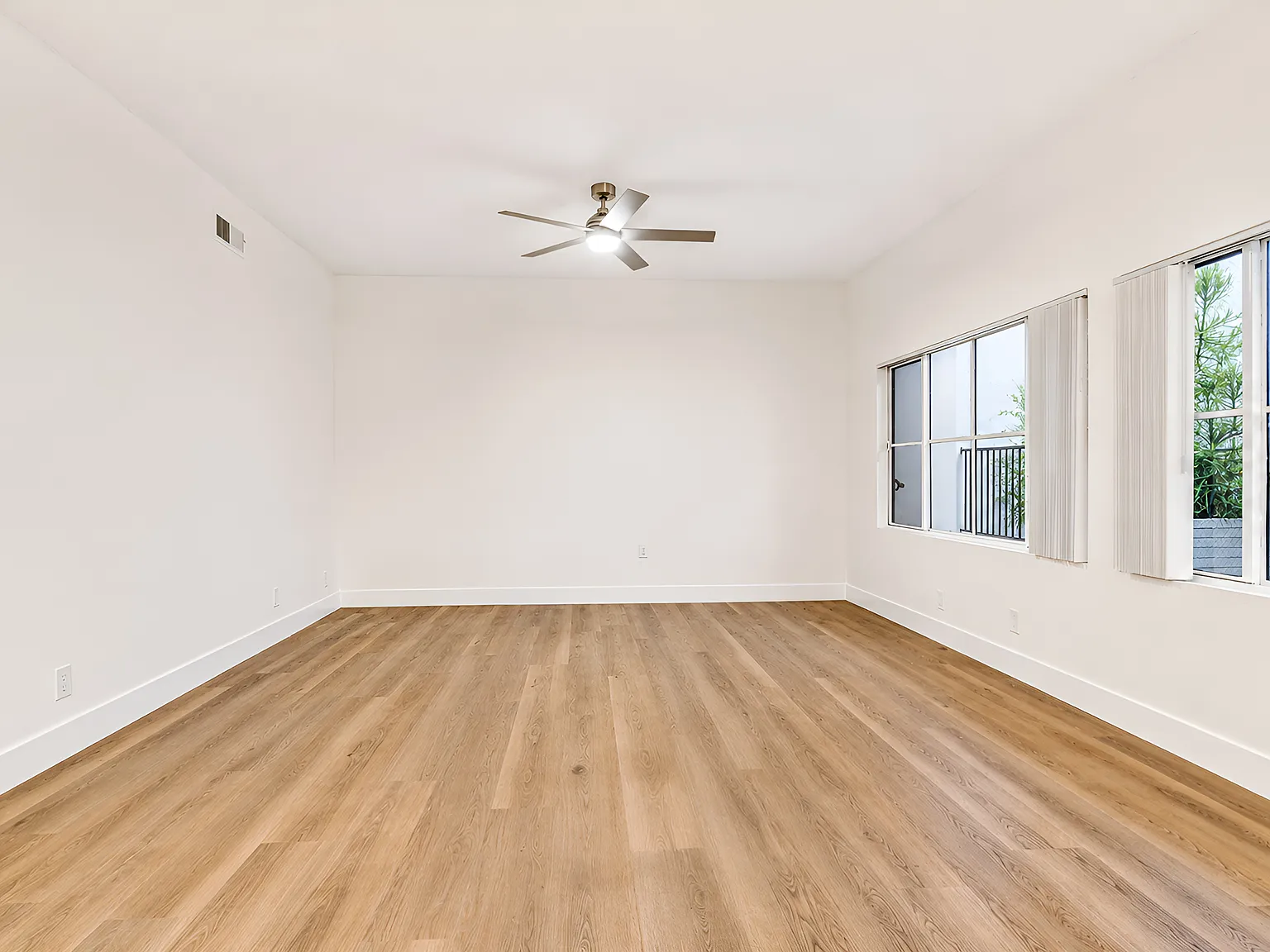 1 bed, 900 sqft, $3,150 — Photo 3