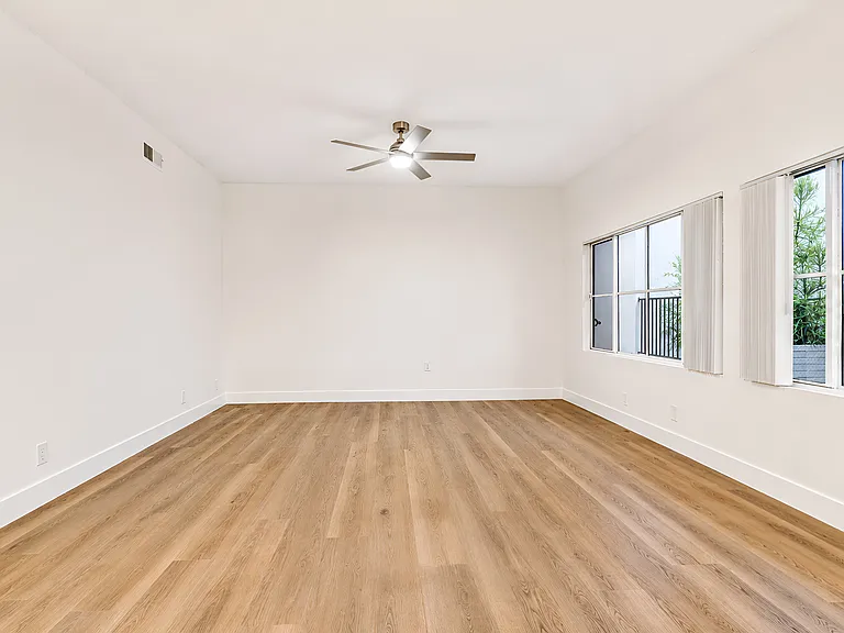 134 S Elm Dr #104 — Photo 3