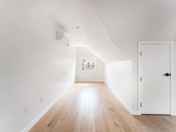 171 Summit Avenue image 23 of 35