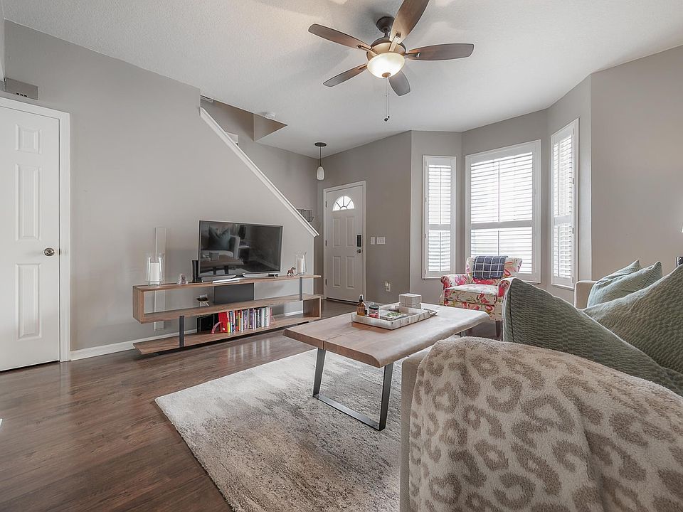 Hyde Park Townhouse Living Room and entrance