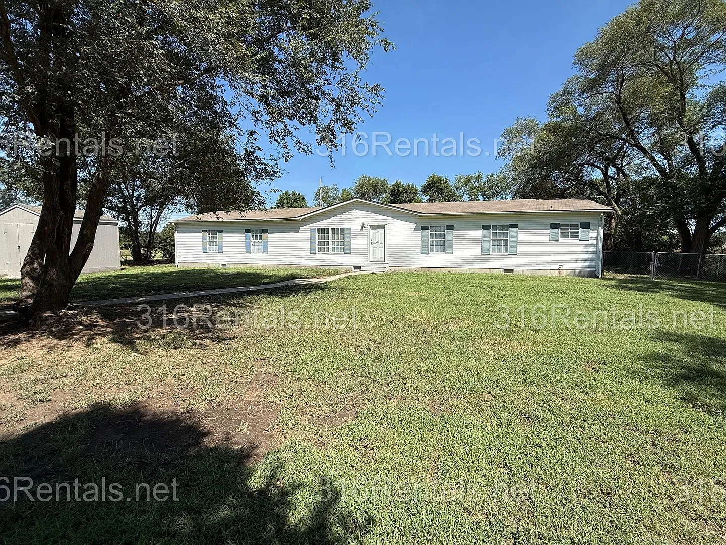 $1695 - **Coming Soon** 4 Bedroom / 2 Bathroom - Haysville Single Family Home — Photo 2
