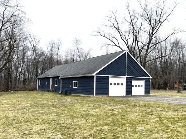 557 W James St, Lawrence, MI 49064