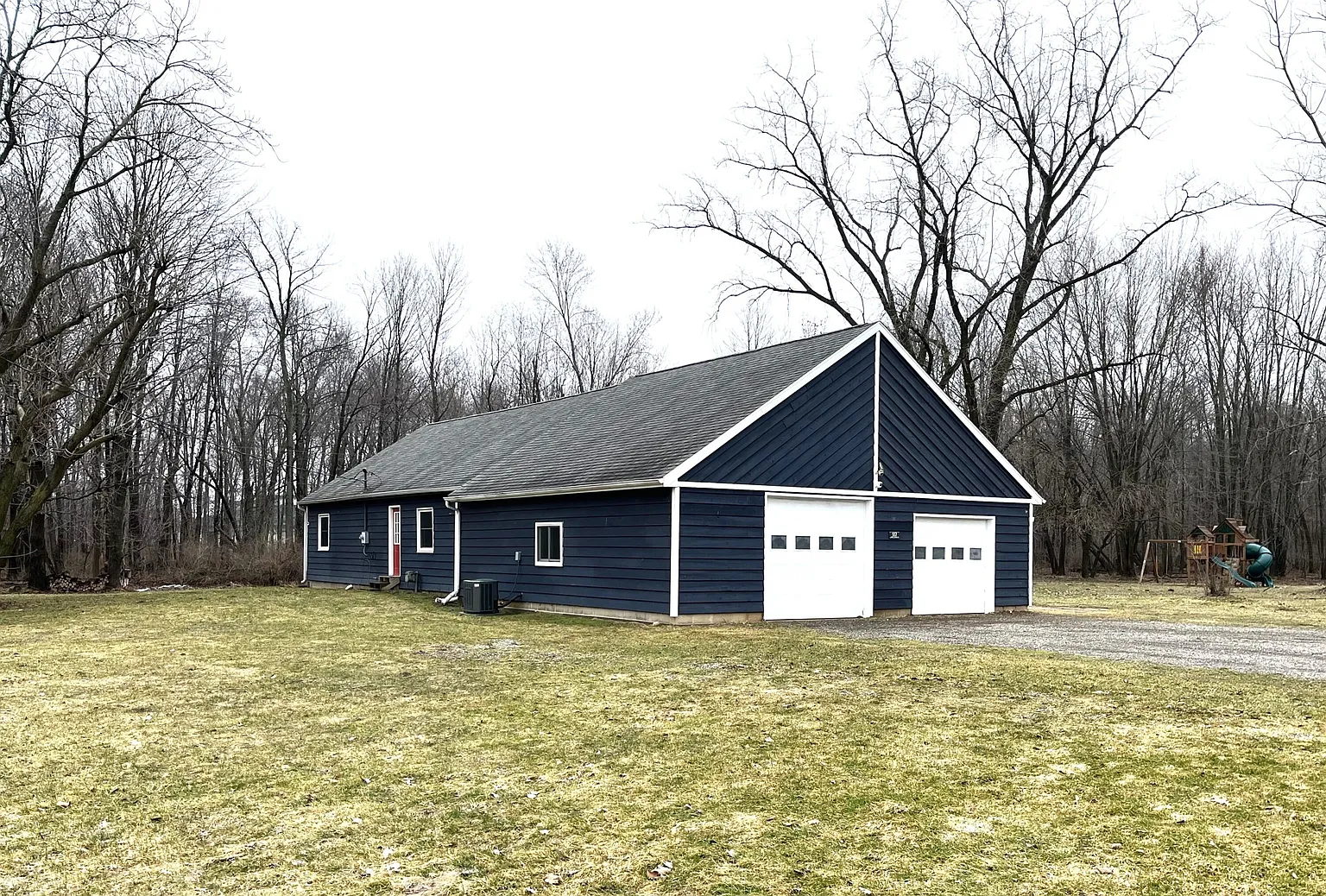 557 W James St photo 1