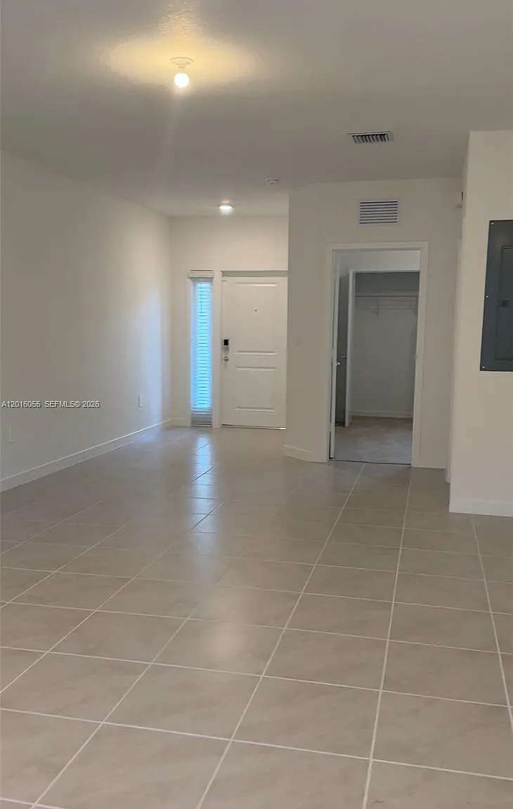 3 bed, 3.0 bath, $2,600 — Photo 3